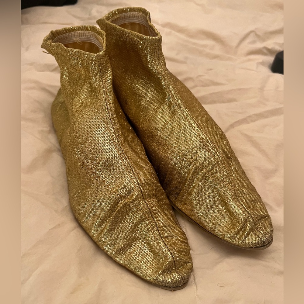 VINTAGE gold stretch elf shoes 7